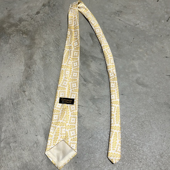 Foreman and Clark brand yellow and white ying yang design / 100% polyester - Picture 4 of 5